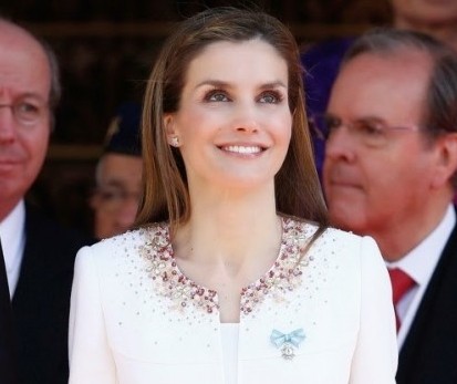 西班牙王后:从女主播到王室的优雅珠宝魅力_国