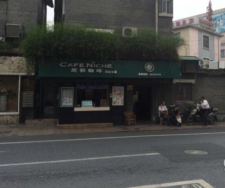 鱦