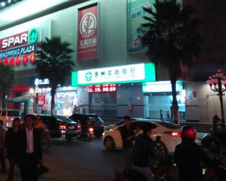 鱦