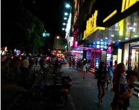 鱦