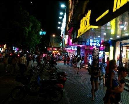 鱦
