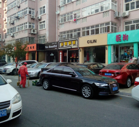 鱦