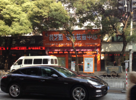 鱦