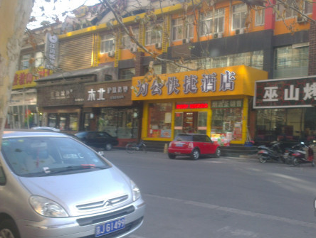 鱦