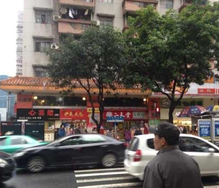 鱦