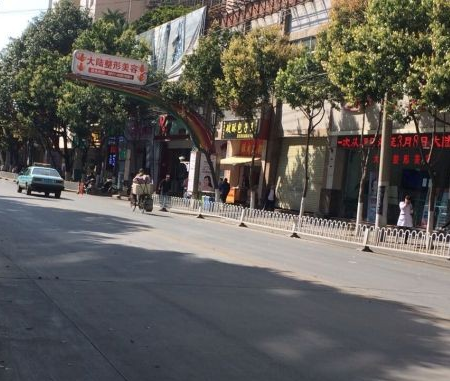 鱦