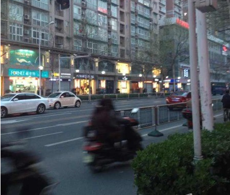 鱦