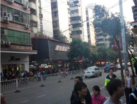 鱦
