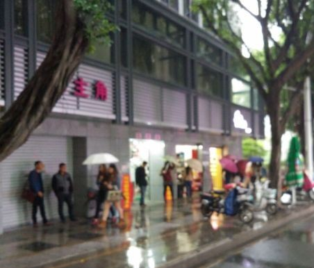 鱦