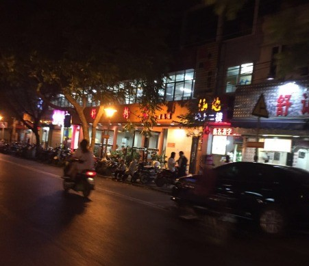 鱦