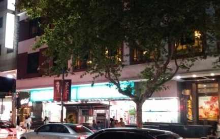 鱦