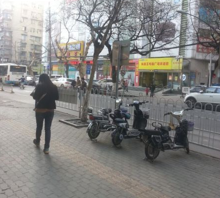 鱦