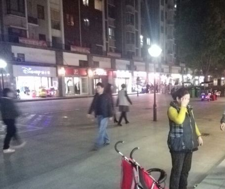 鱦