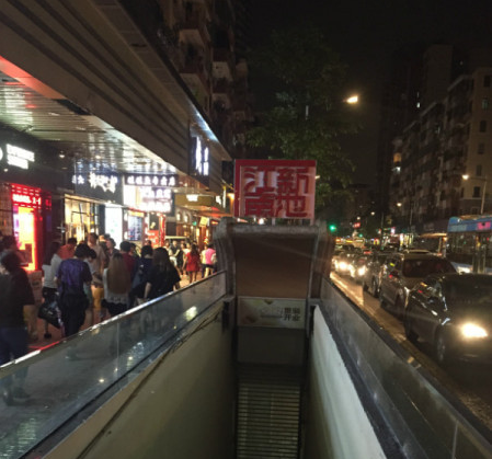 鱦