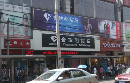 鱦