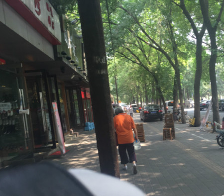 鱦