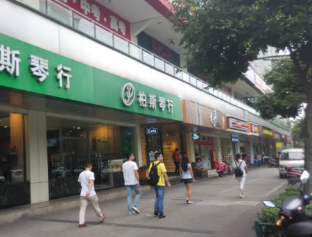 鱦