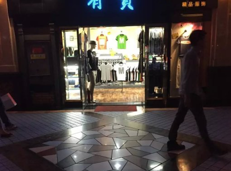 鱦