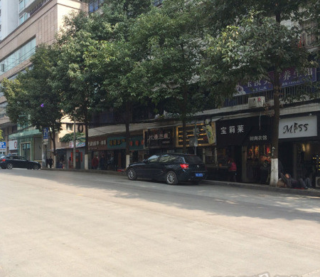 鱦
