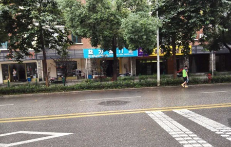鱦