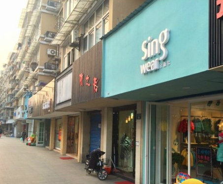 鱦