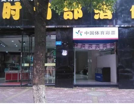 鱦