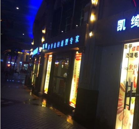 鱦