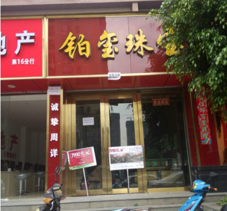 鱦
