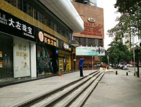 鱦
