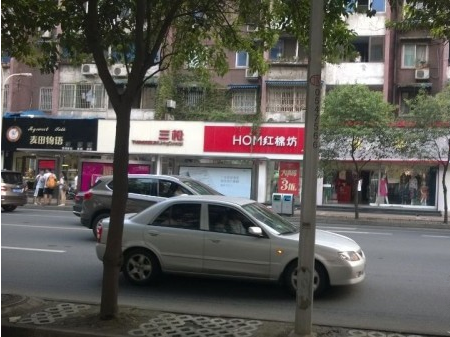 鱦