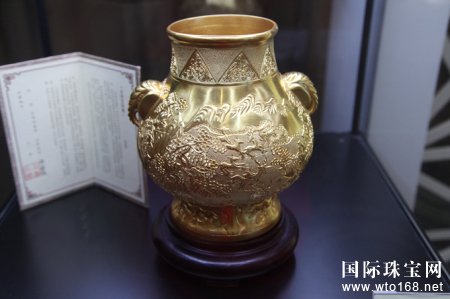 《吉祥百鹿尊》