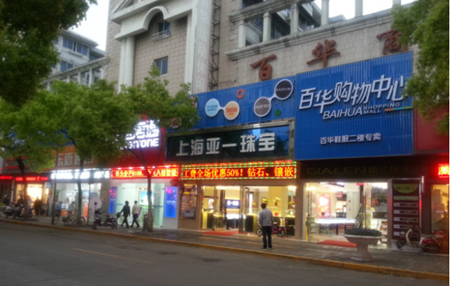 鱦