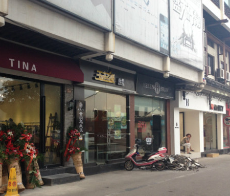鱦