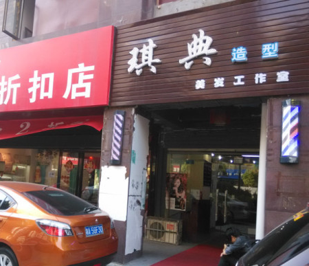 鱦