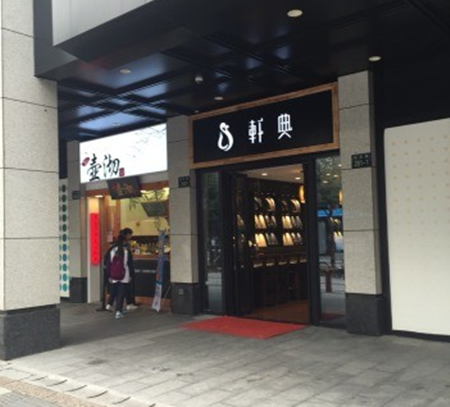 鱦