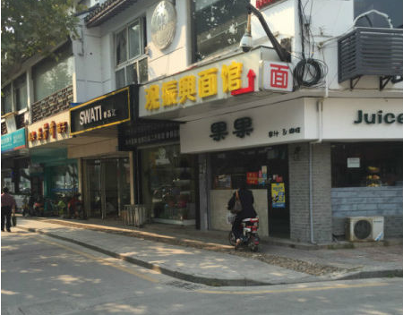 鱦