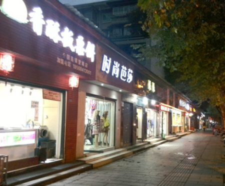 鱦