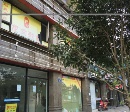 鱦