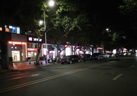鱦