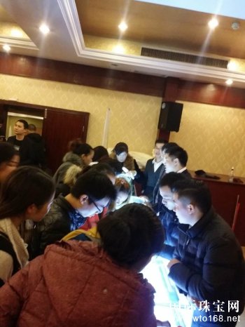 现场咨询处火爆异常