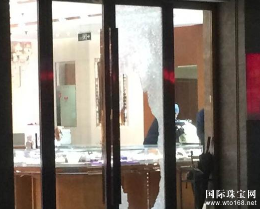 老凤祥金店萧山瓜沥店遭劫 劫匪疑持枪抢走金饰