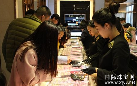 情人节日照老凤祥黄金珠宝销售火爆