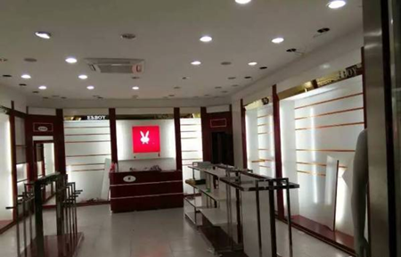 鱦
