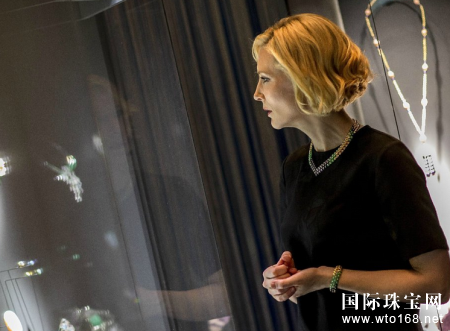 ֿѿ·(Cate Blanchett)ٲι“Van Cleef& ArpelsűThe Art and Science of Gems”չգ**Bouton d\orϵ鱦չֳΪԡ