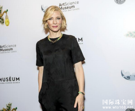 ֿѿ·(Cate Blanchett)ٲι“Van Cleef& ArpelsűThe Art and Science of Gems”չգ**Bouton d\orϵ鱦չֳΪԡ