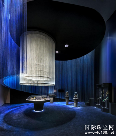 űε Jouin MankuΪ“Van Cleef& ArpelsűThe Art and Science of Gems”չٶȻ⣬ԼȡԴȻĴ侳չá