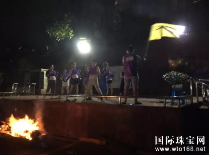 爱恋珠宝上演现实版无间道