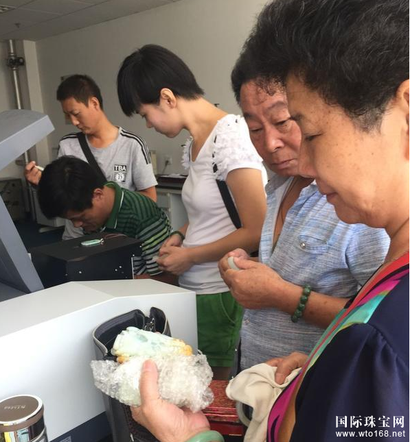 �����߽��������ʼ�ֻƽ��鱦*�μ���ල����