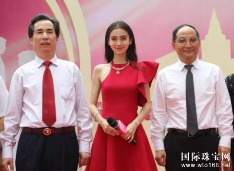 Angelababy变身爱神携手周大生为新婚夫妇送祝福