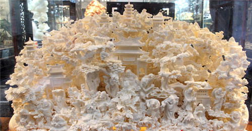 《十八罗汉》砗磲壳雕塑亮相苏州 造型逼真令人大饱眼福